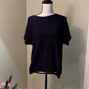 EUC Short-sleeved Navy Knit top, Size L